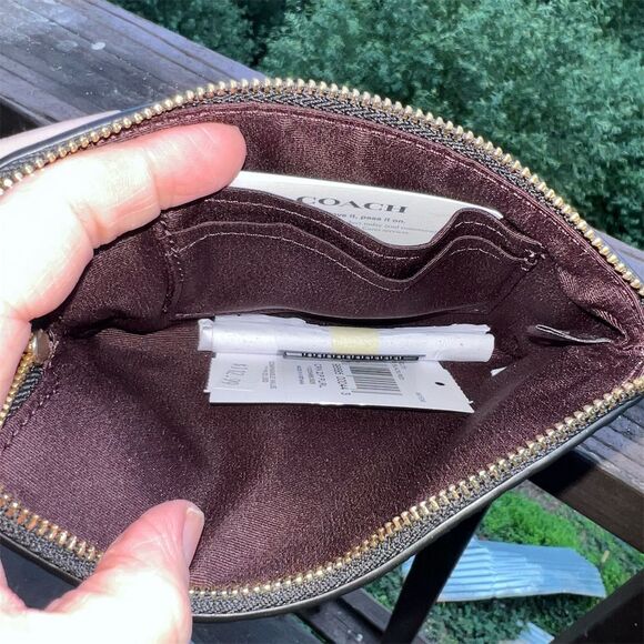 COACH Corner Zip Wristlet in Red Rose Floral Print CCJ70 NWT AUTHENTIC - Picture 4 of 4